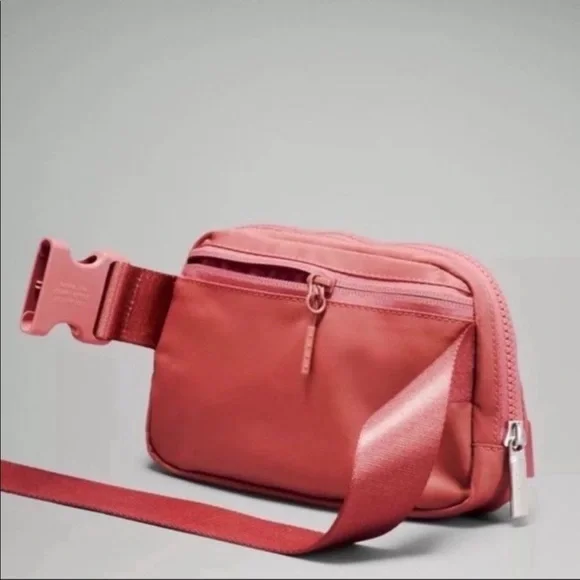 🍋Lululemon Everywhere Belt Bag BRRO Brier Rose NWT - Picture 4 of 6